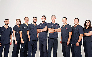 10 опытных врачей-флебологов высшей категории со стажем более 10 лет